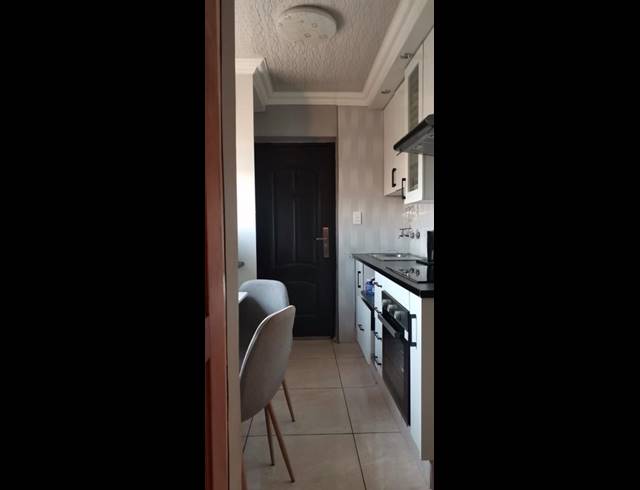 2 BEDROOM HOUSE FOR SALE IN BEVERLEY HILLS